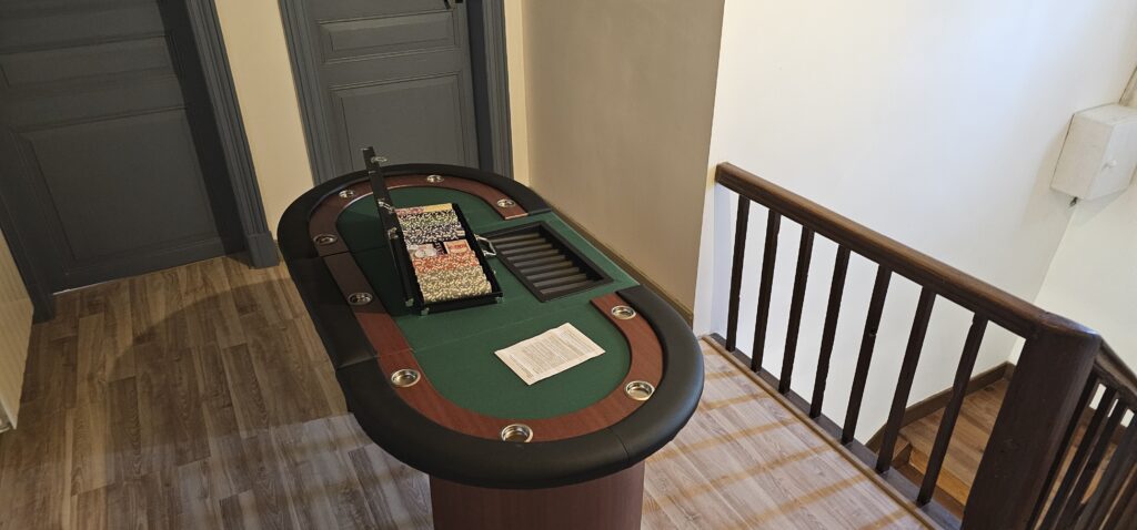La Maison — Poker